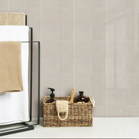 Selvklebende Melina Beige fliser med realistiske fuger.