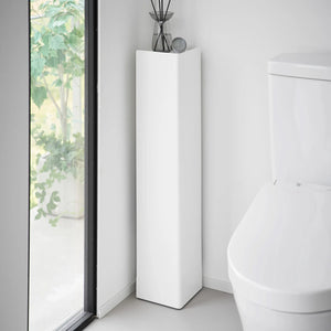 Toalettpappshållare med hjul i vitt stål för små badrum