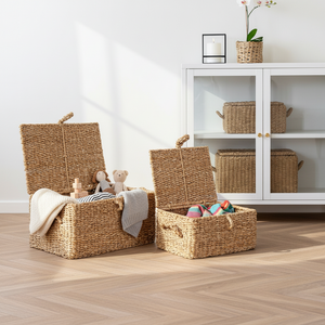 Naturlige oppbevaringskurver med jernramme og praktisk lokk