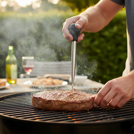 detaljbilde av pipettespiss i metall