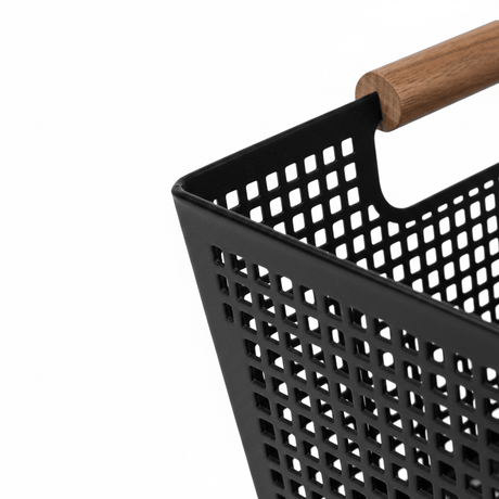 Oppbevaringskurv med håndtak i sort metall og tre 38 x 26 x 14 cm - Lindas Dekor Oppbevaringskurv