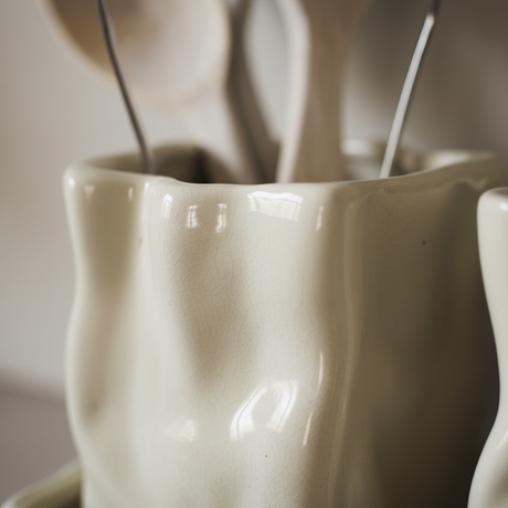 Herb Shiny Creme potter brukt til kjøkkenredskaper og småting