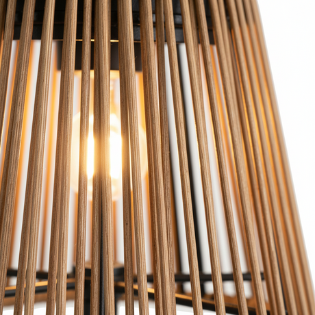 Oppladbar bordlampe til utebruk med integrert solcellepanel