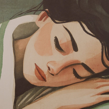 Inrammat lerrättsbild med kvinnmotiv Mona 58 x 78 cm – materialinriktat