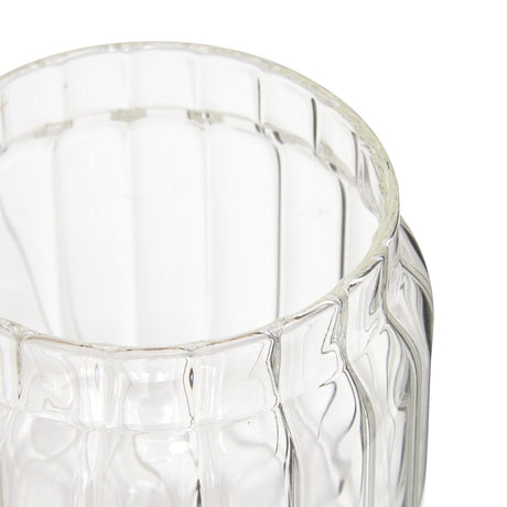 Detaljbilde av riflet, transparent glass på oppbevaringskrukken