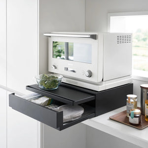 Sort kjøkkenorganisator til benkeplate med uttrekkbar hylle og skuff