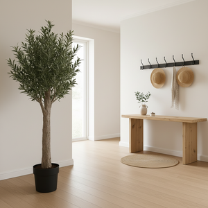 Dekorativt oliventre i potte til hjem, kontor og styling