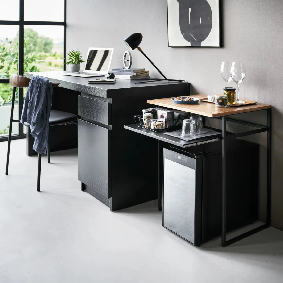 Sidebord med treplate og uttrekkbar hylle sort 53 x 45 x 66,8 cm - Lindas Dekor