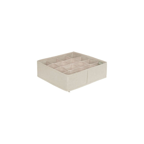 Beige skuffeorganiser sett ovenfra, med 16 separate rom.