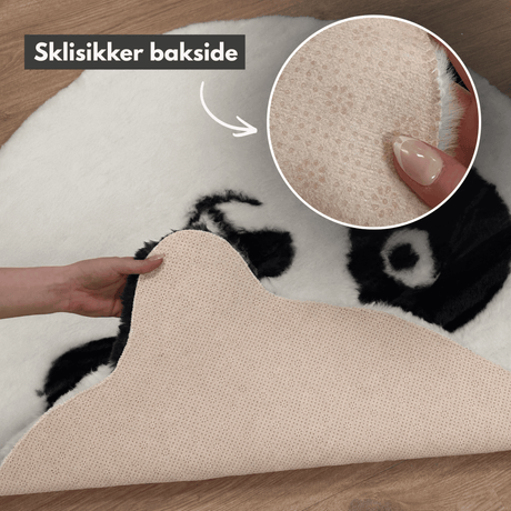 Undersiden av rundt pandateppe med mønstret sklisikker PVC bakside som bidrar til at teppet ligger stødig på gulvet.