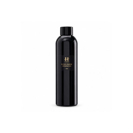 Svart Milano duftrefill 200 ml Blood Orange Cedarwood fra Holmen på hvit bakgrunn.