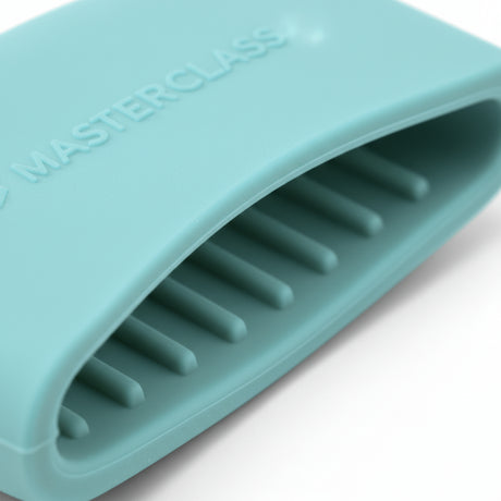 Lyseblå silikonhåndtakstrekk fra MasterClass på grytehåndtak – beskytter mot varme

