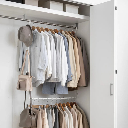 Justerbart klesstativ for garderobe med kroker - Lindas Dekor