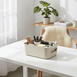 Oppbevaringsboks med integrerte håndtak i myk beige tone