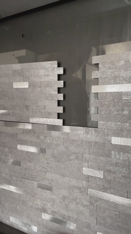 Få nytt fliselagt vegg på minutter med selvklebende fliser fra Lindas Dekor.