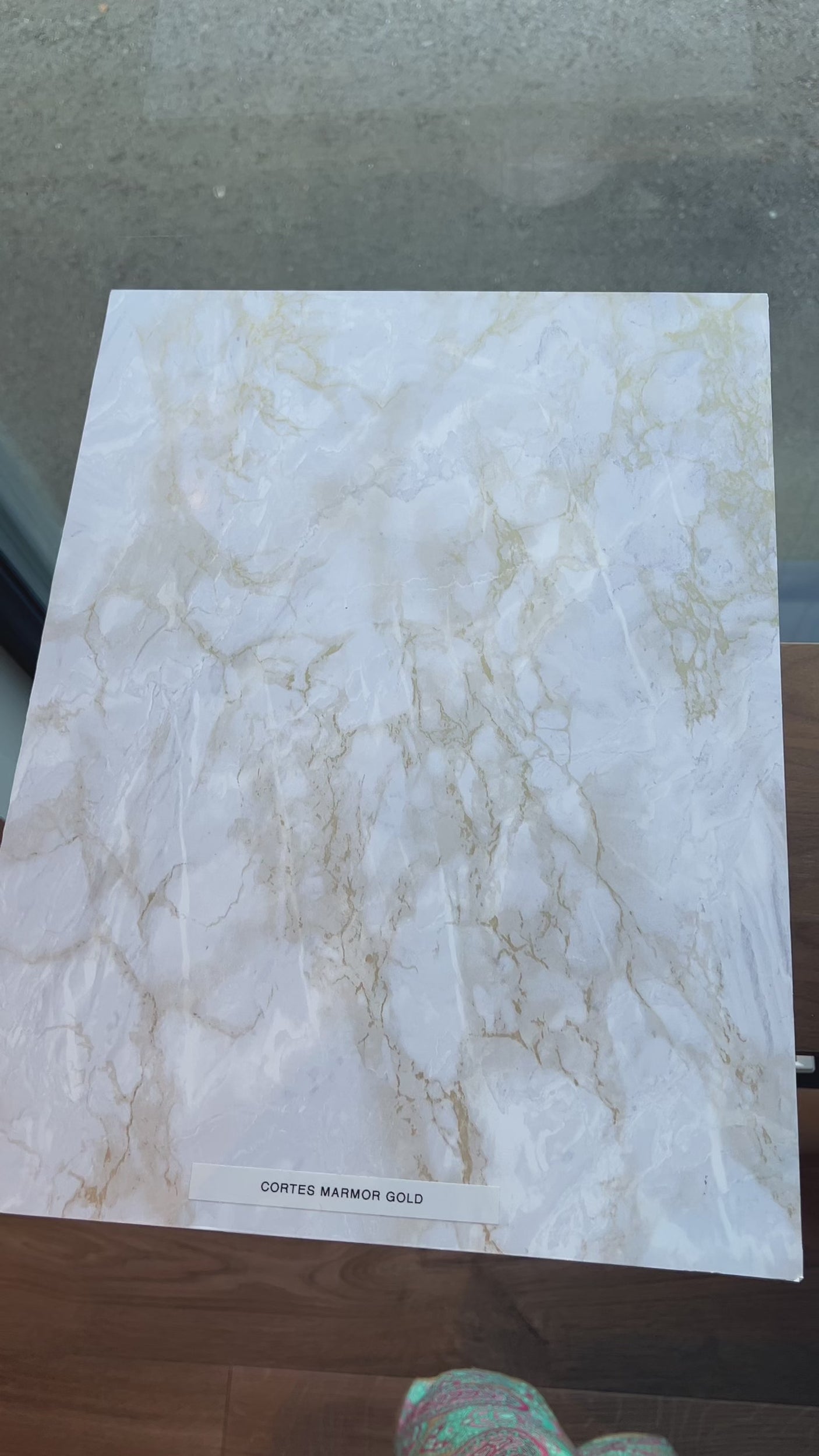 Cortes marmor guldkontaktplast