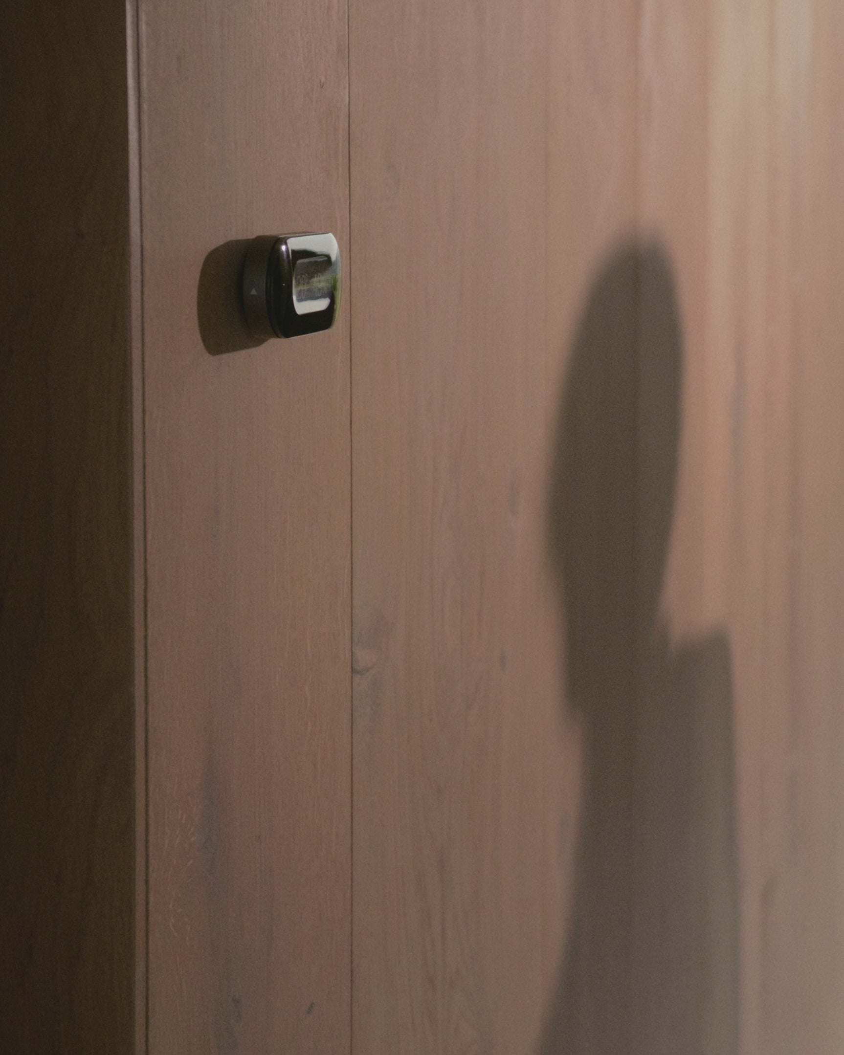 Sort klimastasjon med E Ink display fra Jacob Jensen