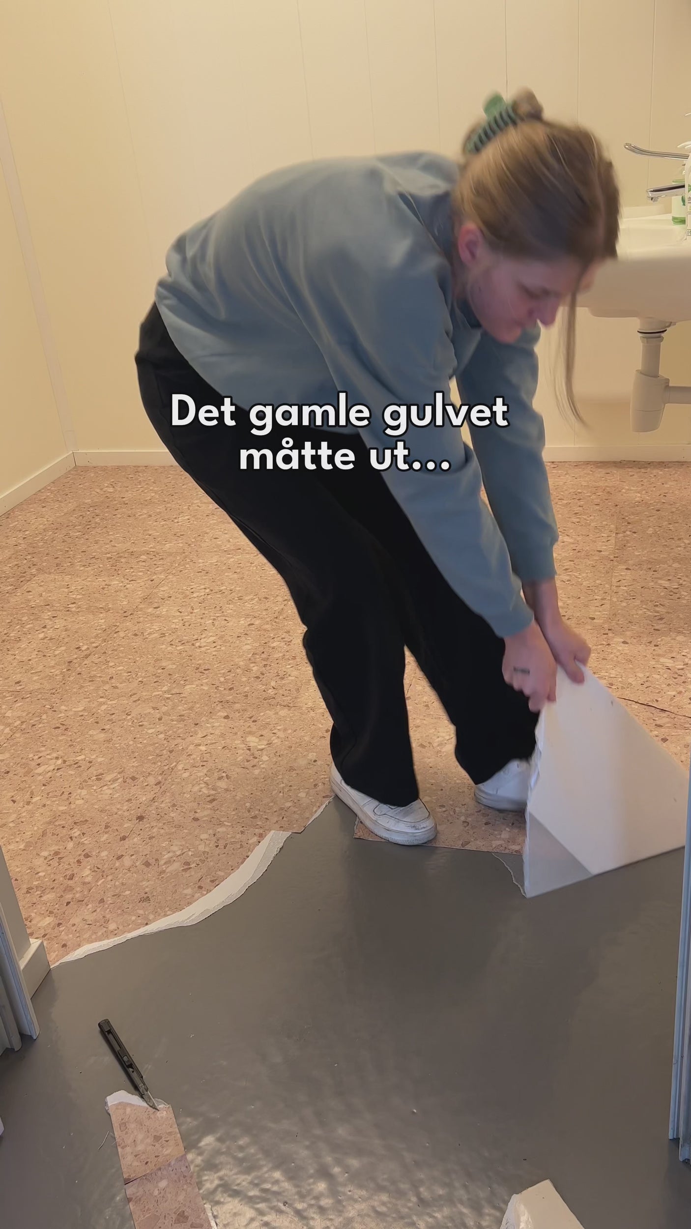 Skifer antrasitt fliser brukt i dusj med mørk matt overflate