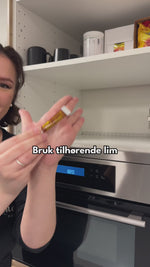 Hvit uttrekkbar oppbevaringshylle til krydder og småvarer i skap