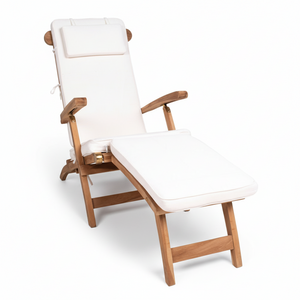 Dekketøy med pute i natur og hvit til avslapning utendørs