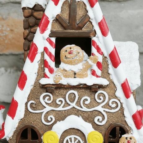 Glitrende pepperkakehus julepynt - detaljert design med nostalgisk utseende