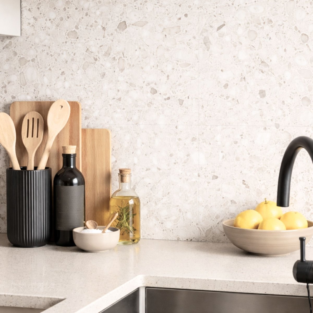 8 - pk Lisboa Terrazzo hvit selvklebende fliser - Lindas Dekor