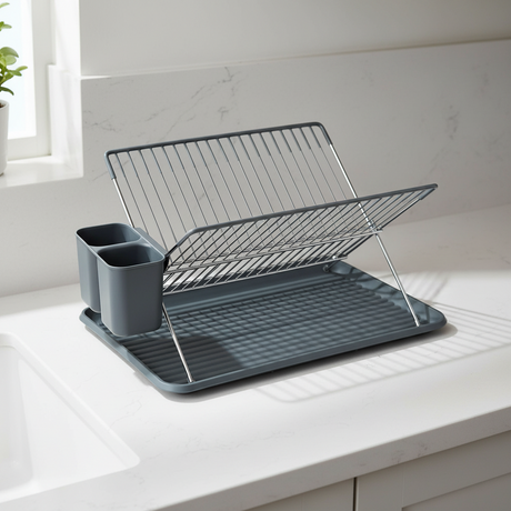 oppvaskstativ grå med bestikkholder på kjøkkenbenk