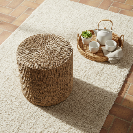 Rivera puff i natur sjøgress på hvit bakgrunn