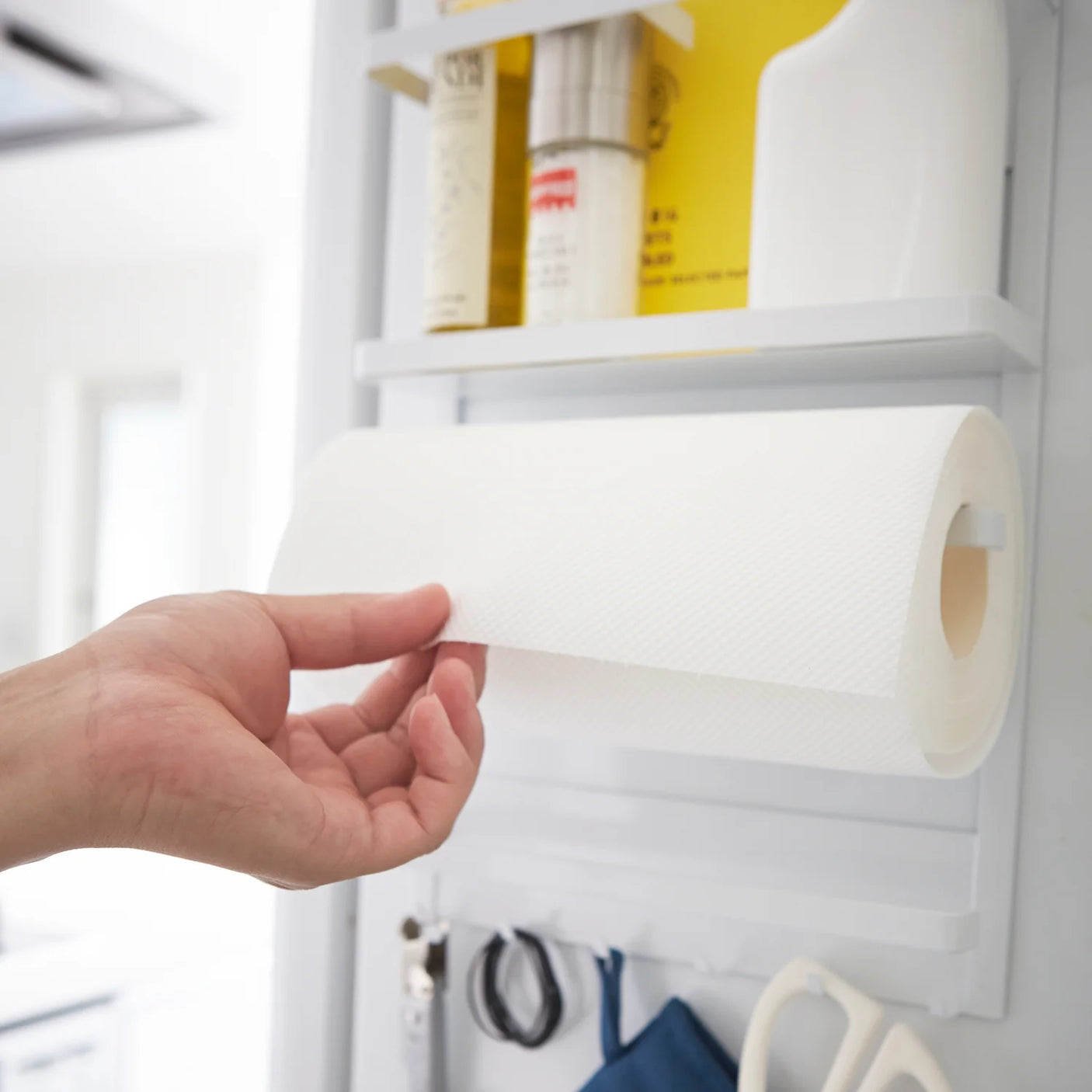 Magnetisk sidehylle til kjøleskap for folie, papir og redskaper