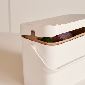 Biobøtte med lokk som kan åpnes bakover for enkel bruk