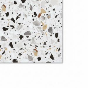 Nærbilde av Sirocco Soft Terrazzo med hvit bunn og terrazzo spetter i grått, sort og beige. - Lindas dekor