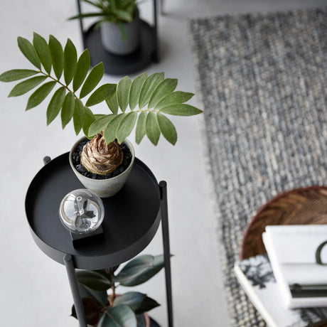 Mobilt plantebord i sort metall til stue, gang eller soverom