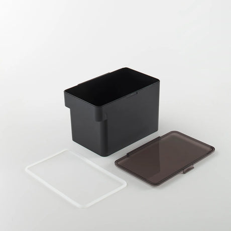 Fôrbeholder med lufttett lokk og målebeger til kjæledyrfôr