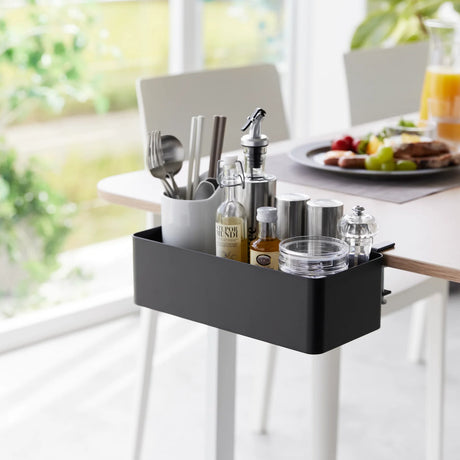 Svart bordkurv til skrivebord og sidebord med justerbar montering