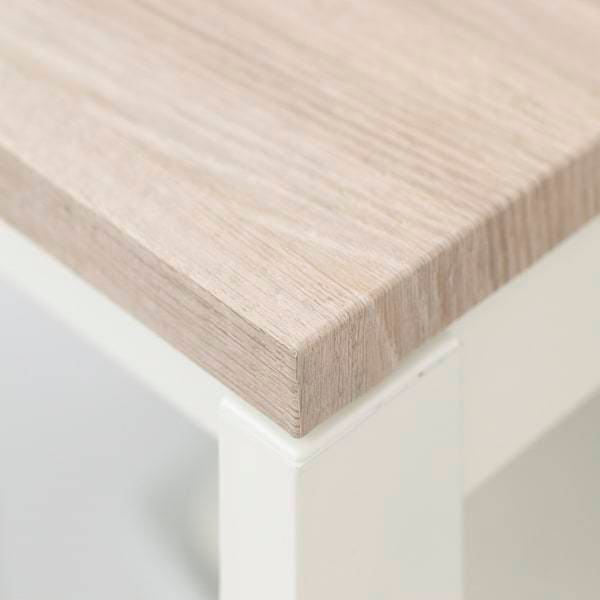 Elegant og minimalistisk treverkdesign for interiøroppgraderinger.