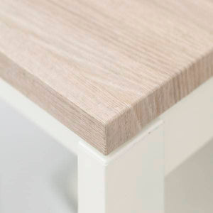 Elegant og minimalistisk treverkdesign for interiøroppgraderinger.