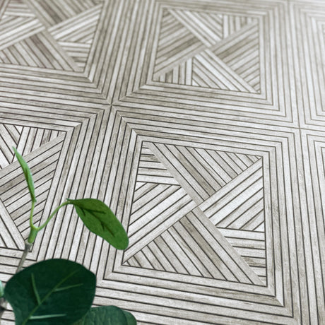 Oda selvklebende fliser montert som fondvegg i lyst interiør