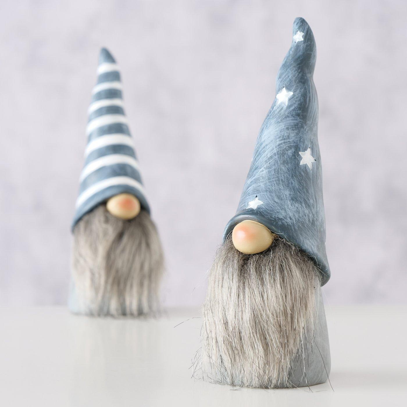 Bob nisse med stjerner på luen – håndmalt julefigur i polyresin