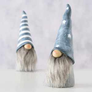 Bob nisse med stjerner på luen – håndmalt julefigur i polyresin