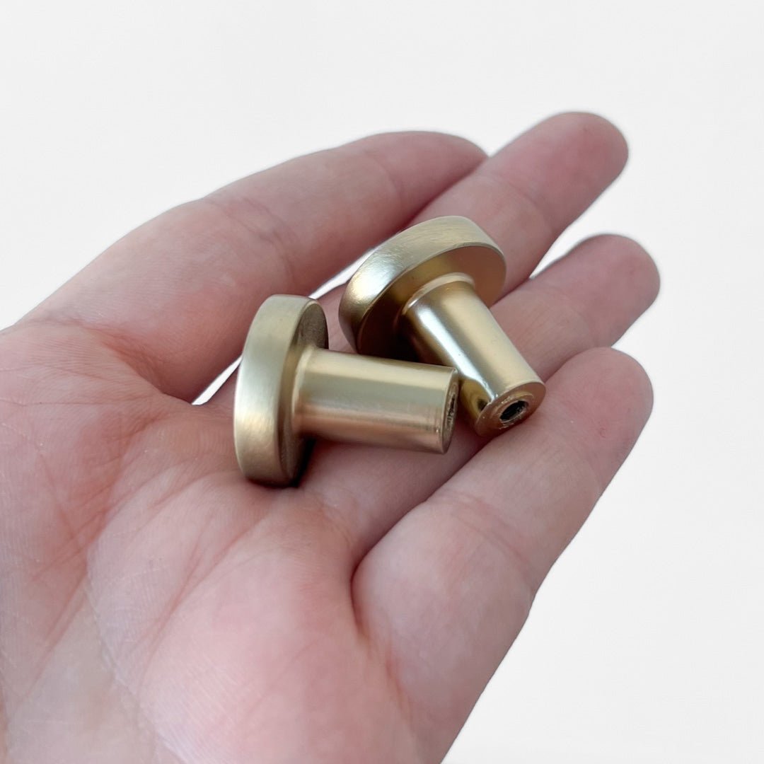 Knut, børstet messing 22 mm - Lindas Dekor