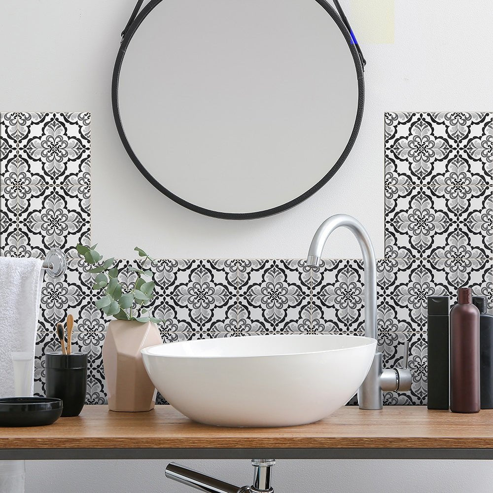 Lisbonne selvklebende fliser brukt som backsplash på kjøkken